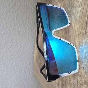 TRUE RELIGION SUNGLASSES